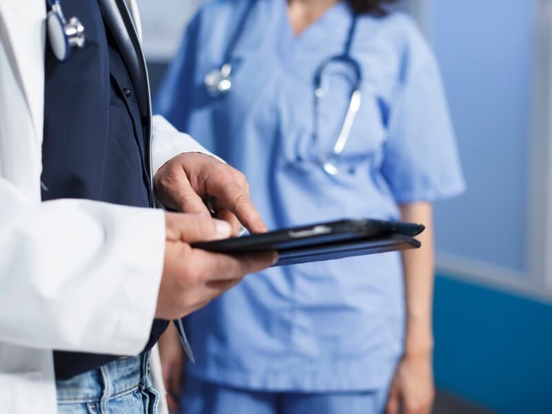 MEC aplica sanções a cursos de medicina com baixo desempenho no Enamed