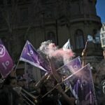 Milhares marcham contra ajuste de Milei na Argentina – CartaCapital