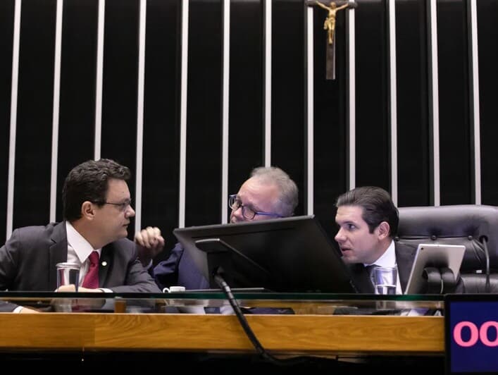 Vaga no TCU embaralha acordos e tensiona a Câmara; veja quem disputa