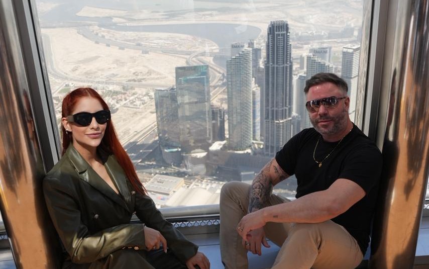 Dubai, Emirados Árabes Unidos - O gestor e trader brasileiro  Rafa Augusto está vivendo um momento estratégico em sua carreira, participando de uma imersão profissional em Dubai, um dos principais polos globais de investimentos, negócios e inovação financeira. Acompanhado de sua namorada, Jennyfer Chander