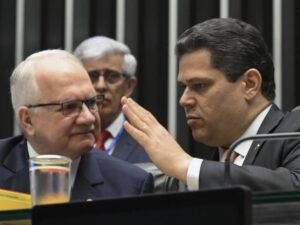 Alcolumbre e Fachin discutem anteprojeto para limitar penduricalhos