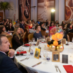 Empresários e executivos durante o 5º Jantar de Gala do Hub MFN em São Paulo.