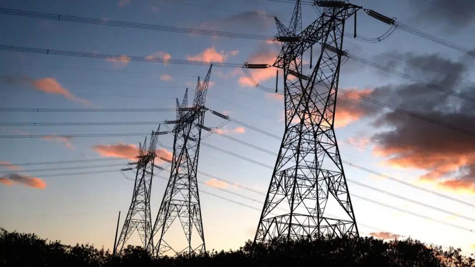 Contas de luz podem subir R$ 985 bilhões até 2050