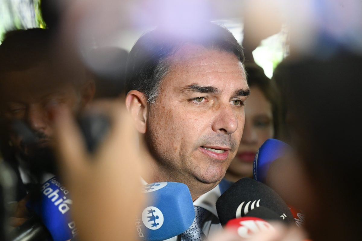 Governistas acionam PGR contra Flávio Bolsonaro após trama com Trump sobre PCC e CV – CartaCapital