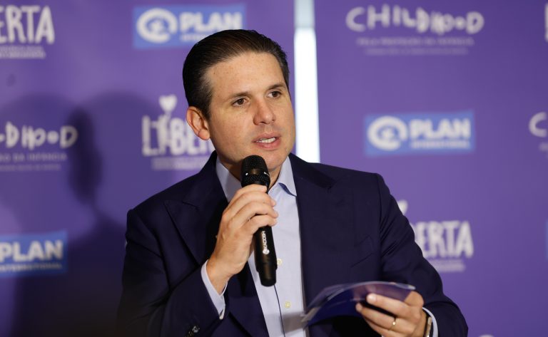 motta discursa em evento