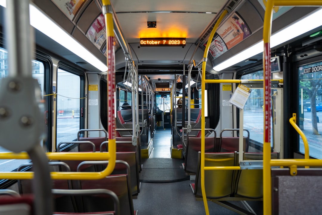 Como funciona transporte público EUA para imigrantes