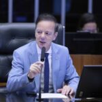 Deeputado Ismael fala ao microfone