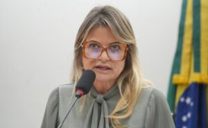 Seminário - Zero Mortes Evitáveis por Câncer de Mama: Acesso, Desafios e o Papel dos Três Poderes e da Sociedade Civil. Dep. Flávia Morais (PDT-GO)