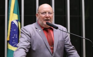 Deputado João Daniel (PT-SE) fala no Plenário da Câmara dos Deputados