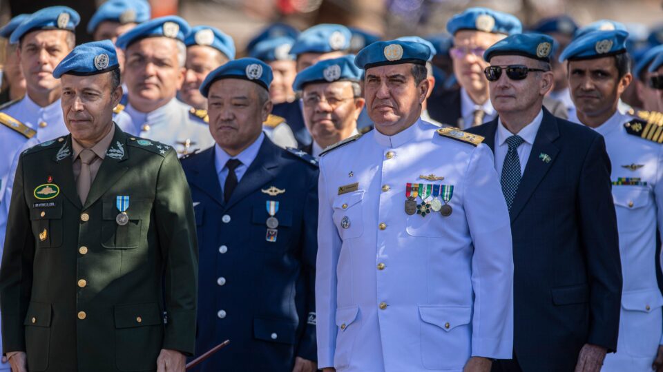 Senadores querem livrar militares do Imposto de Renda