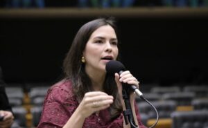Deputada Maria Arraes (PSB-PE) fala no Plenário da Câmara dos Deputados