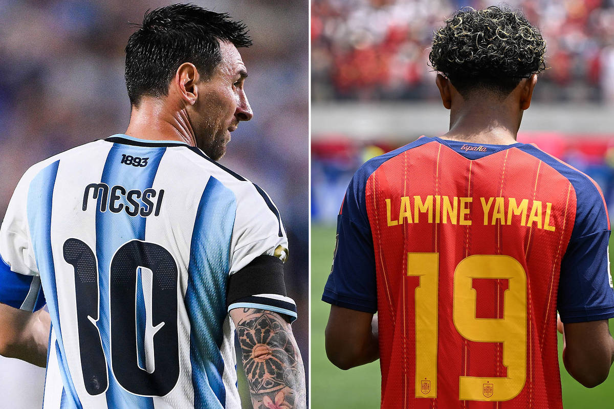 Lionel Messi com a camisa número 10 da Argentina à esquerda, e Lamine Yamal com a camisa número 19 da Espanha à direita, ambos vistos de costas em campo de futebol.