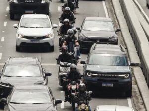 Comissão aprova R$ 30 bi para financiar motoristas e motociclistas