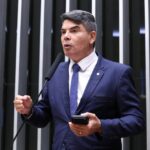 Deputado Messias Donato (União-ES) fala no Plenário da Câmara dos Deputados