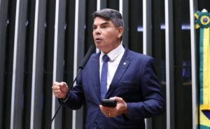 Deputado Messias Donato (União-ES) fala no Plenário da Câmara dos Deputados