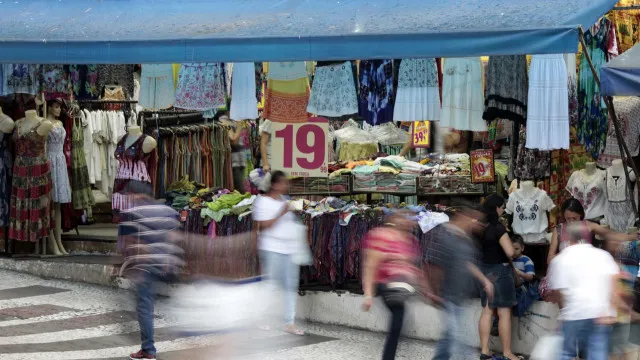 Na contramão do mercado, comércio varejista elimina 46 mil vagas em 2026