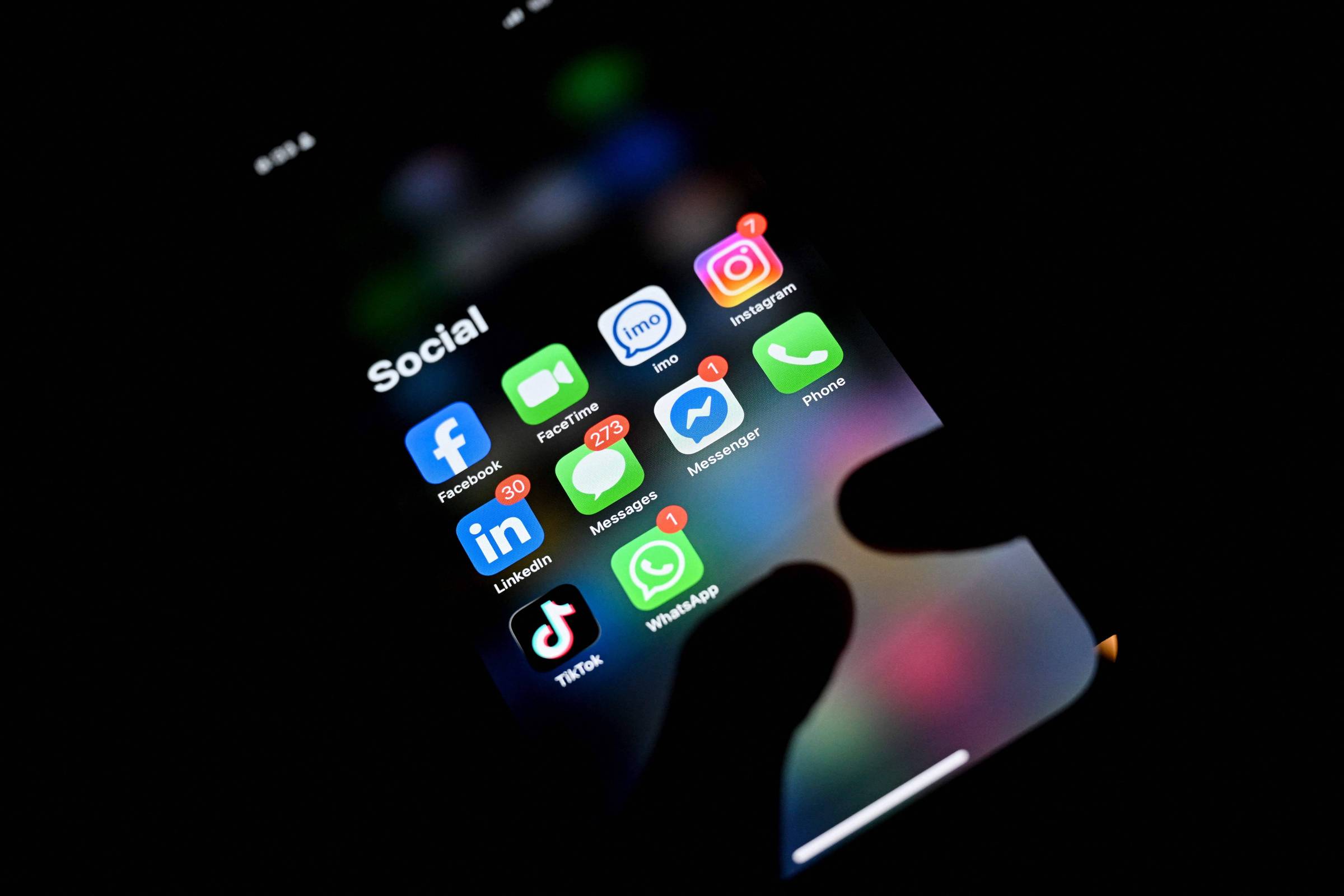 Tela de smartphone exibe pasta chamada