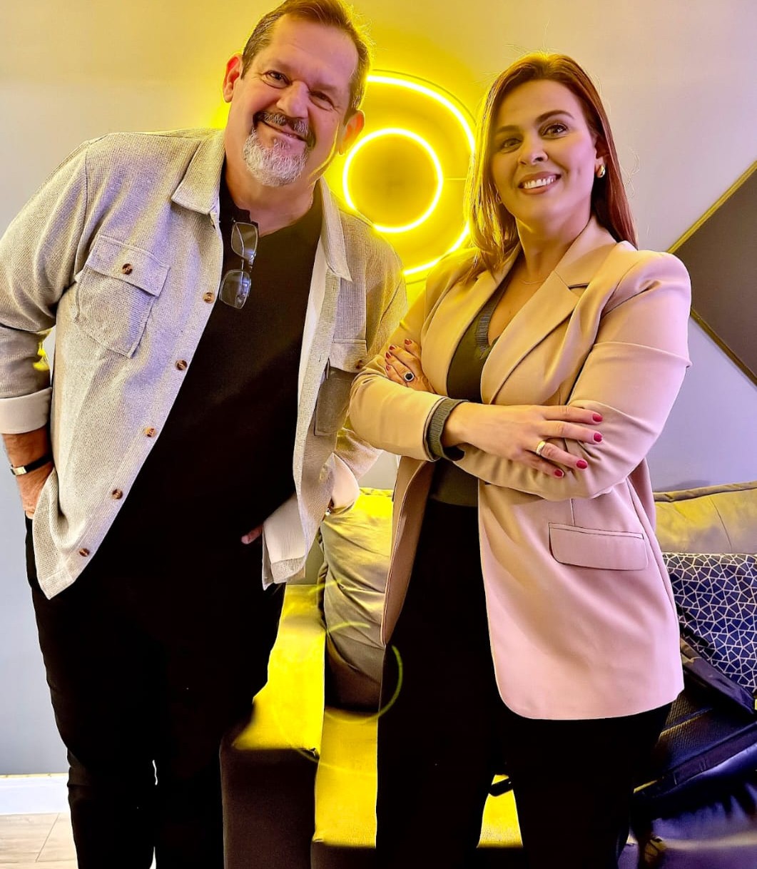 Mauro Cezar e Débora Moraes