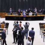 Câmara aprova MP do fim da taxa das blusinhas