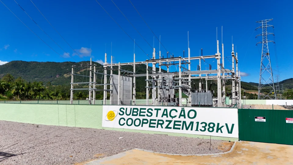 Subestação da Cooperzem que atende municípios do sul de SC