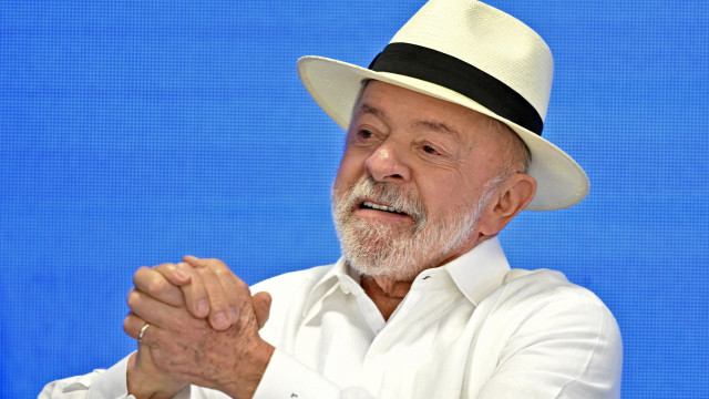 Lula diz que está confiante em uma virada na votação de domingo (25)